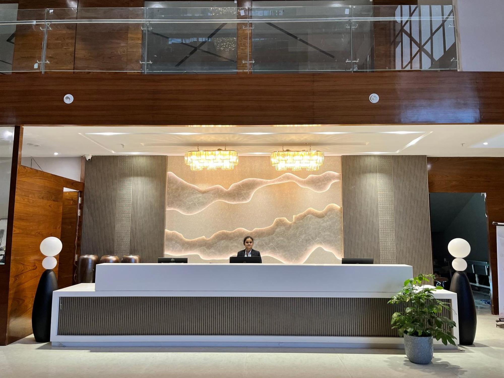 Vits Satyajeet Karad Hotel Exterior photo